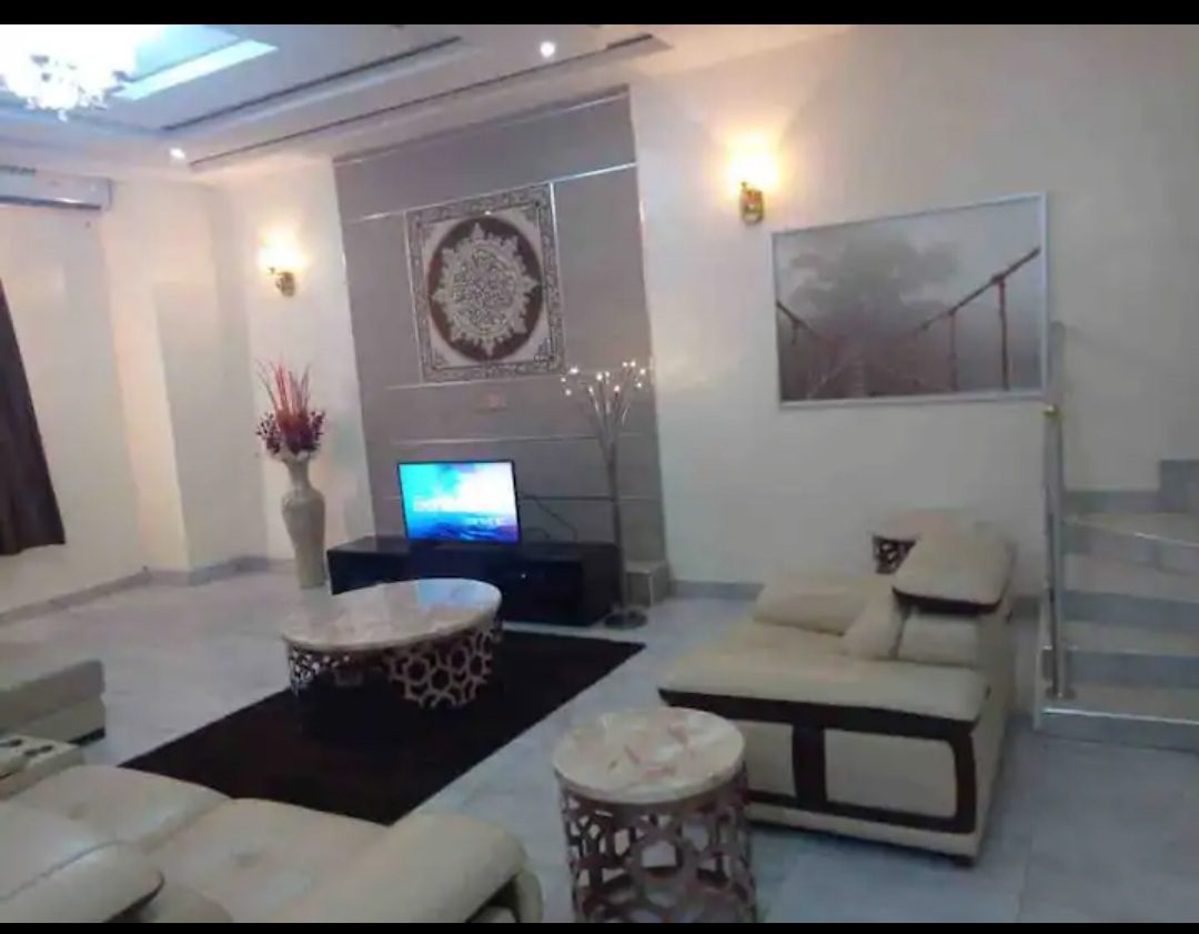 Gracious homes is here to serve you better with good hospitality and the best customer experience ever, your stay will be worth it because gracious homes is home away from home