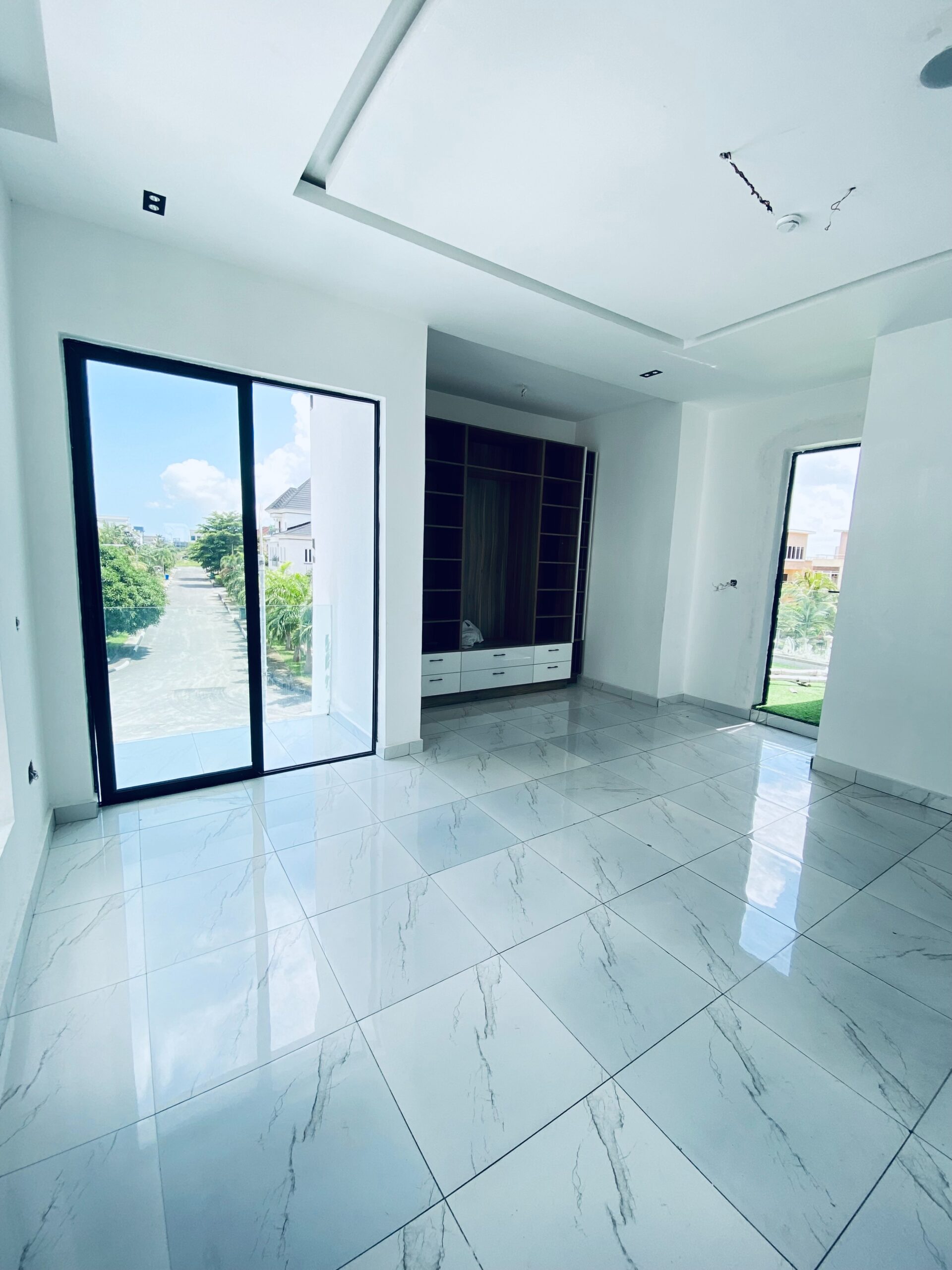 Exquisite 5bedrooms Fully Detached Duplex
