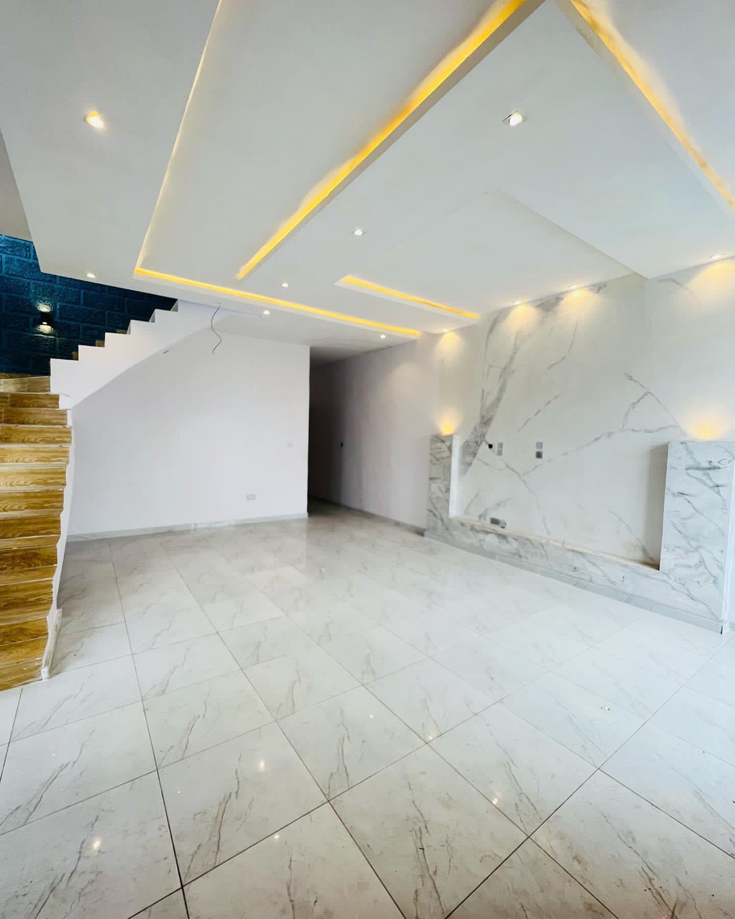 Newly built 4 bedrooms semi-detached duplex