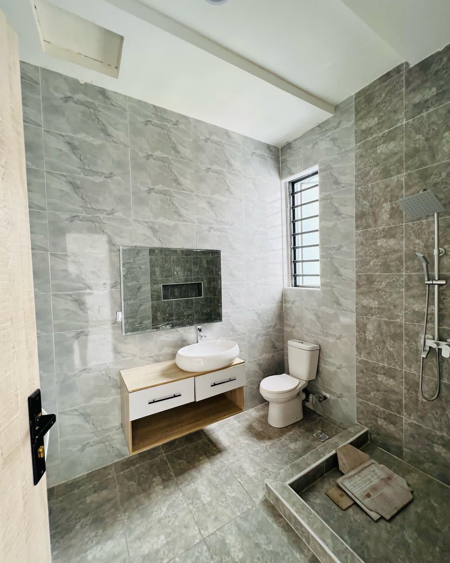 Newly built 4 bedrooms semi-detached duplex