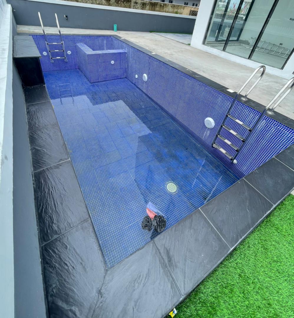 CONTEMPORARY AUTOMATED 5 BED FULLY DETACHED HOUSE (CALL 07040220522)