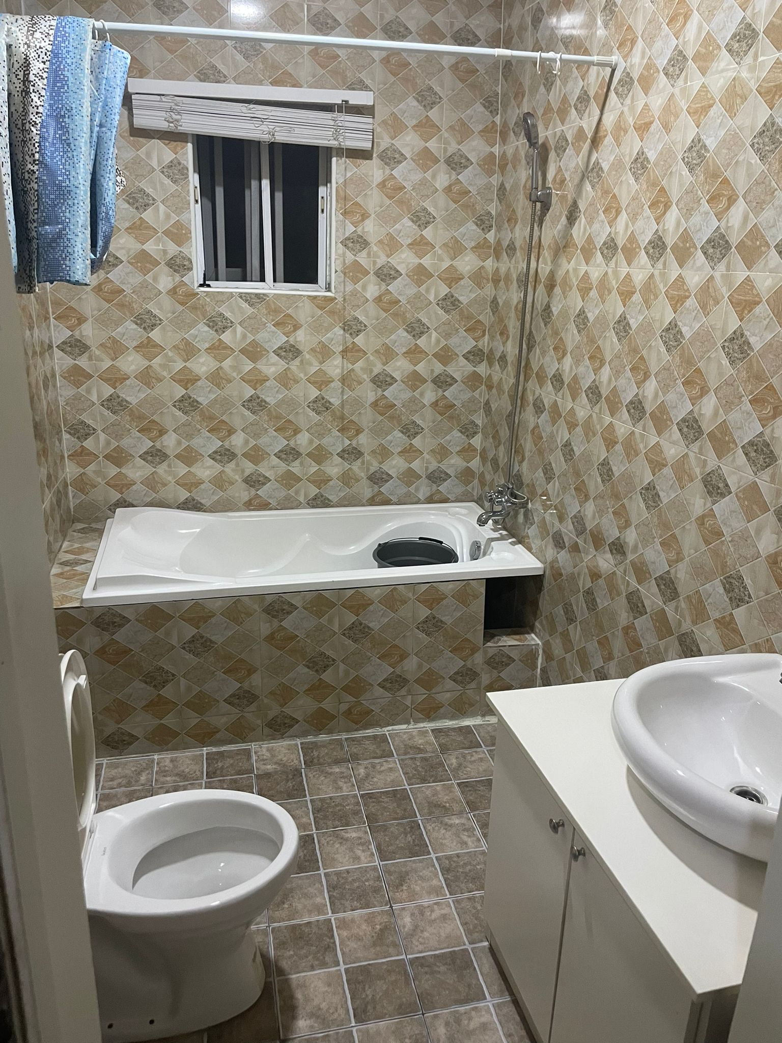 4 Bedrooms Apartment