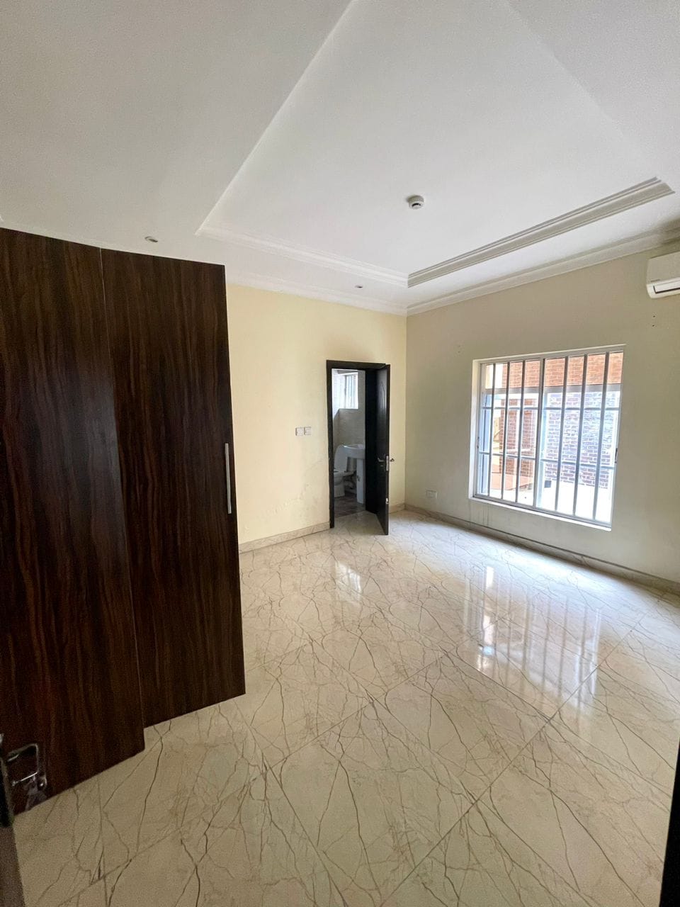 3 Bedroom Apartment. in a well-serviced and maintained estate within Parkview Estate for Rent