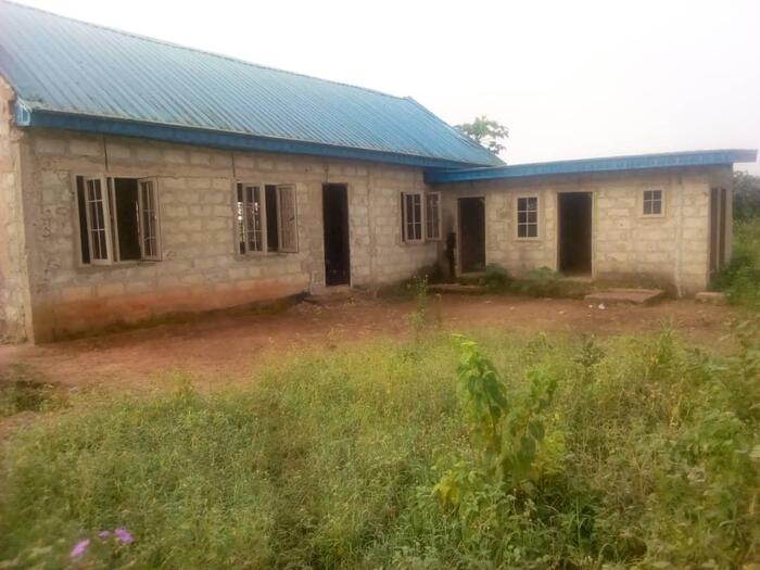 Land with Hall as setback
