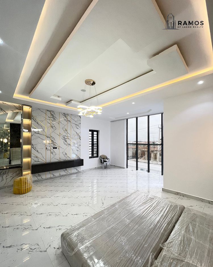 FULLY SERVICED 5 BEDROOM DETACHED HOME