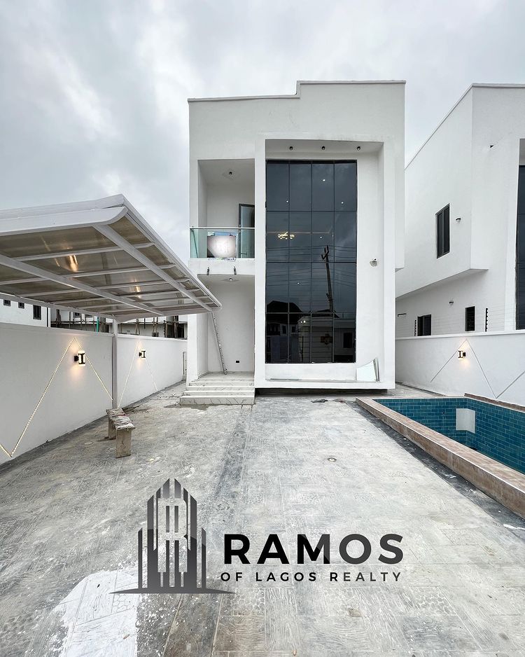 FULLY SERVICED 5 BEDROOM DETACHED HOME