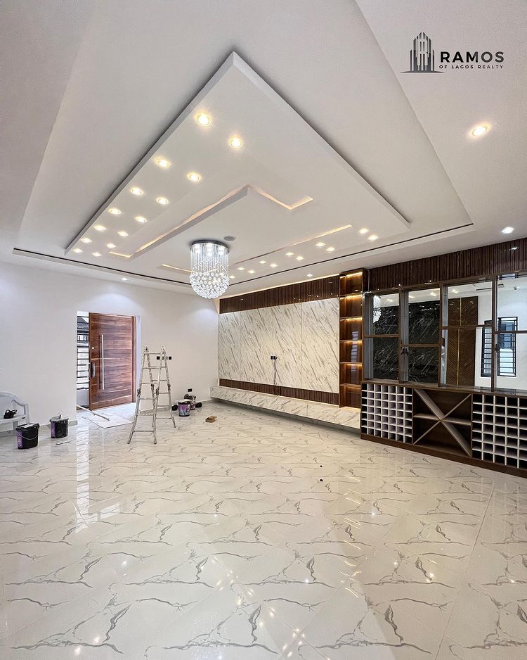 FULLY SERVICED 5 BEDROOM DETACHED HOME