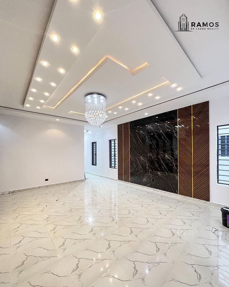 FULLY SERVICED 5 BEDROOM DETACHED HOME