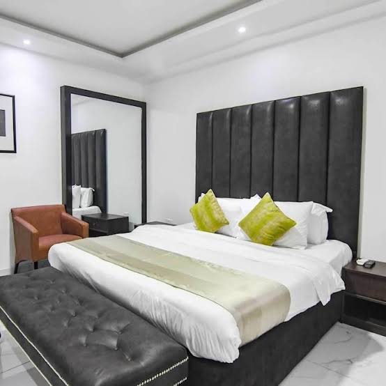 Lifestyle 18 2 bedroom short lets