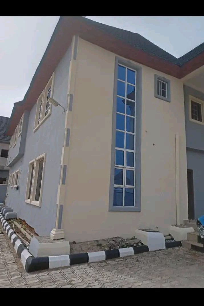 5 bedroom duplex