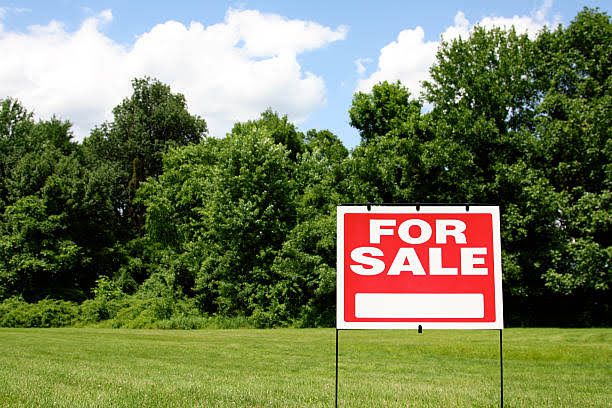 500sqm for sale at gidamangro, on a tarred road within angel crown school