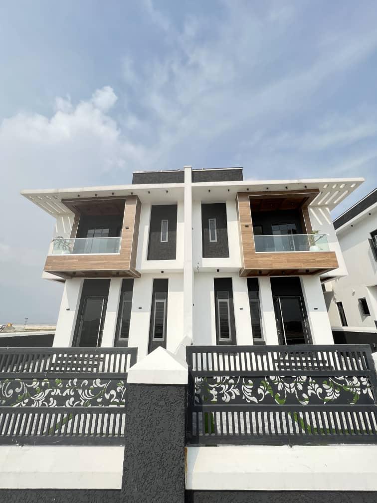 4BEDROOM SEMI DETACHED DUPLEX AVAILABLE FOR SALE.