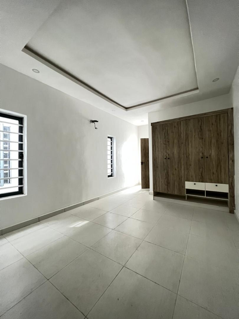 SPACIOUS 4BEDROOM SEMI DETACHED DUPLEX AVAILABLE FOR SALE