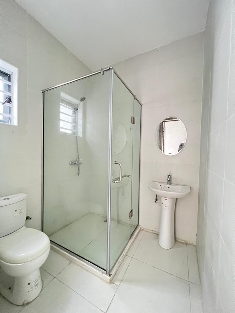 SPACIOUS 4BEDROOM SEMI DETACHED DUPLEX AVAILABLE FOR SALE