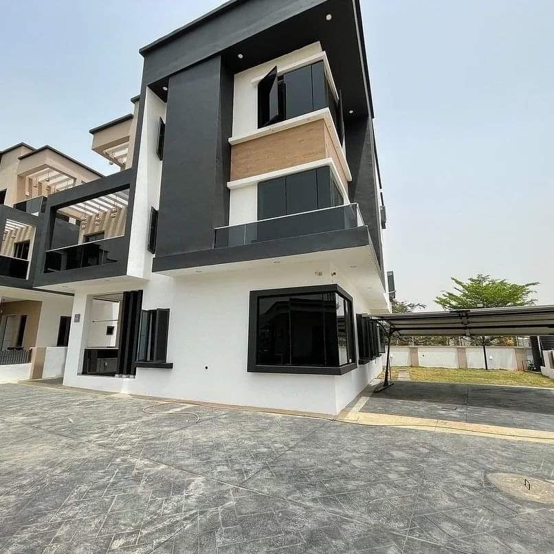 Newly built 3bedroom duplex