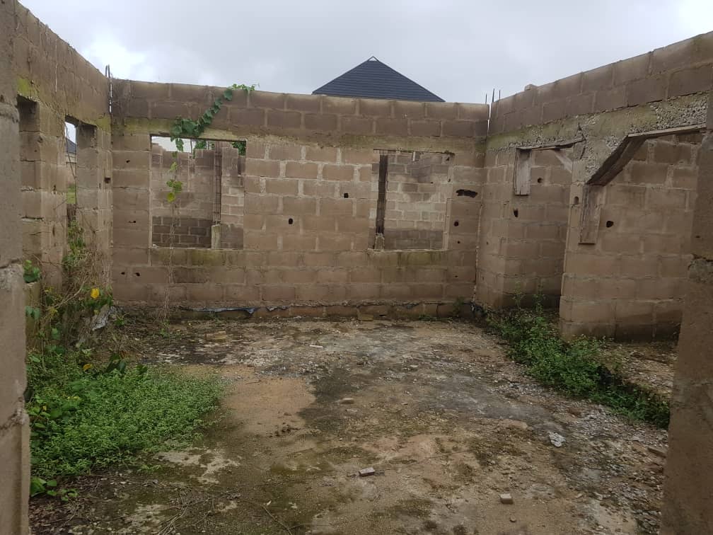 Uncompleted 4 bedroom flat
