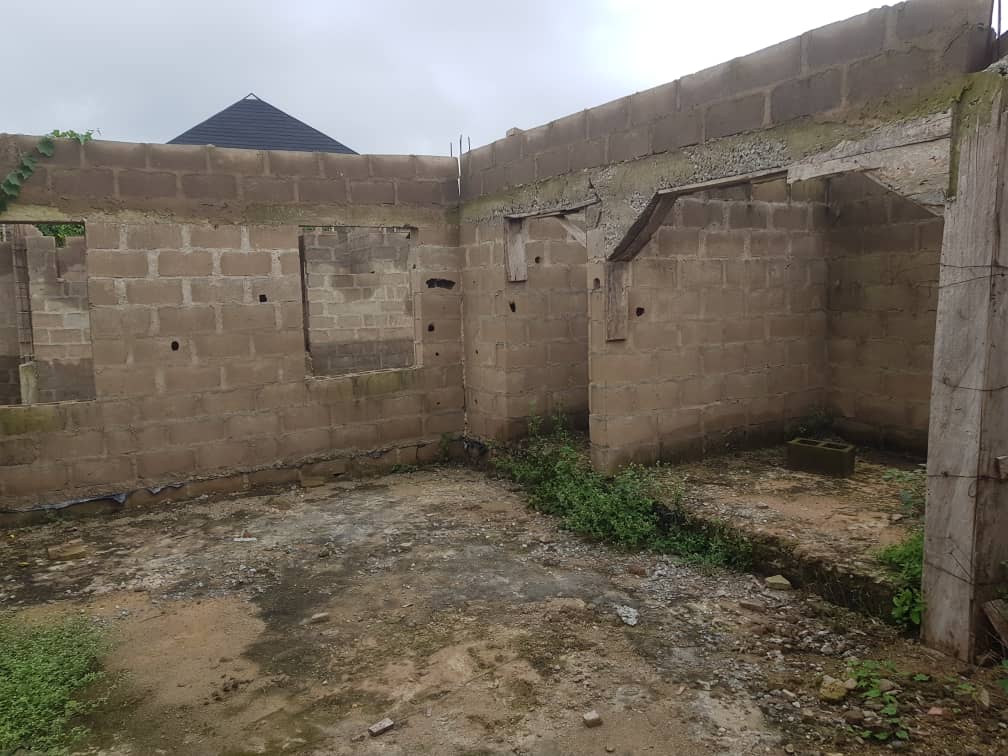Uncompleted 4 bedroom flat