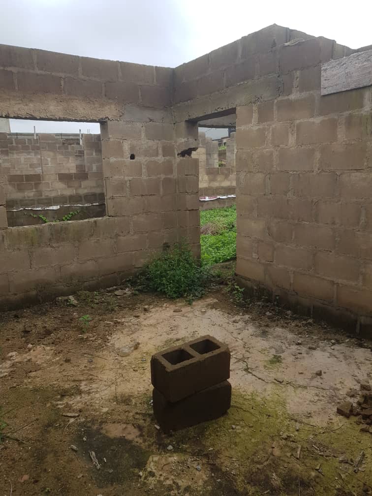 Uncompleted 4 bedroom flat