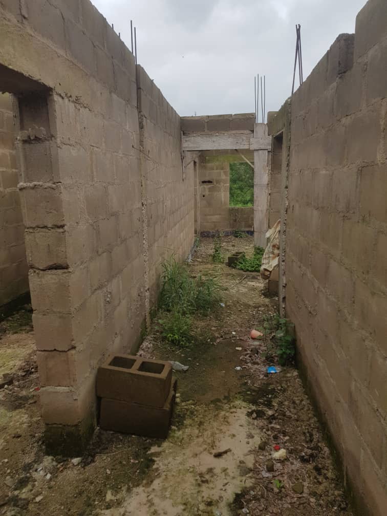 Uncompleted 4 bedroom flat