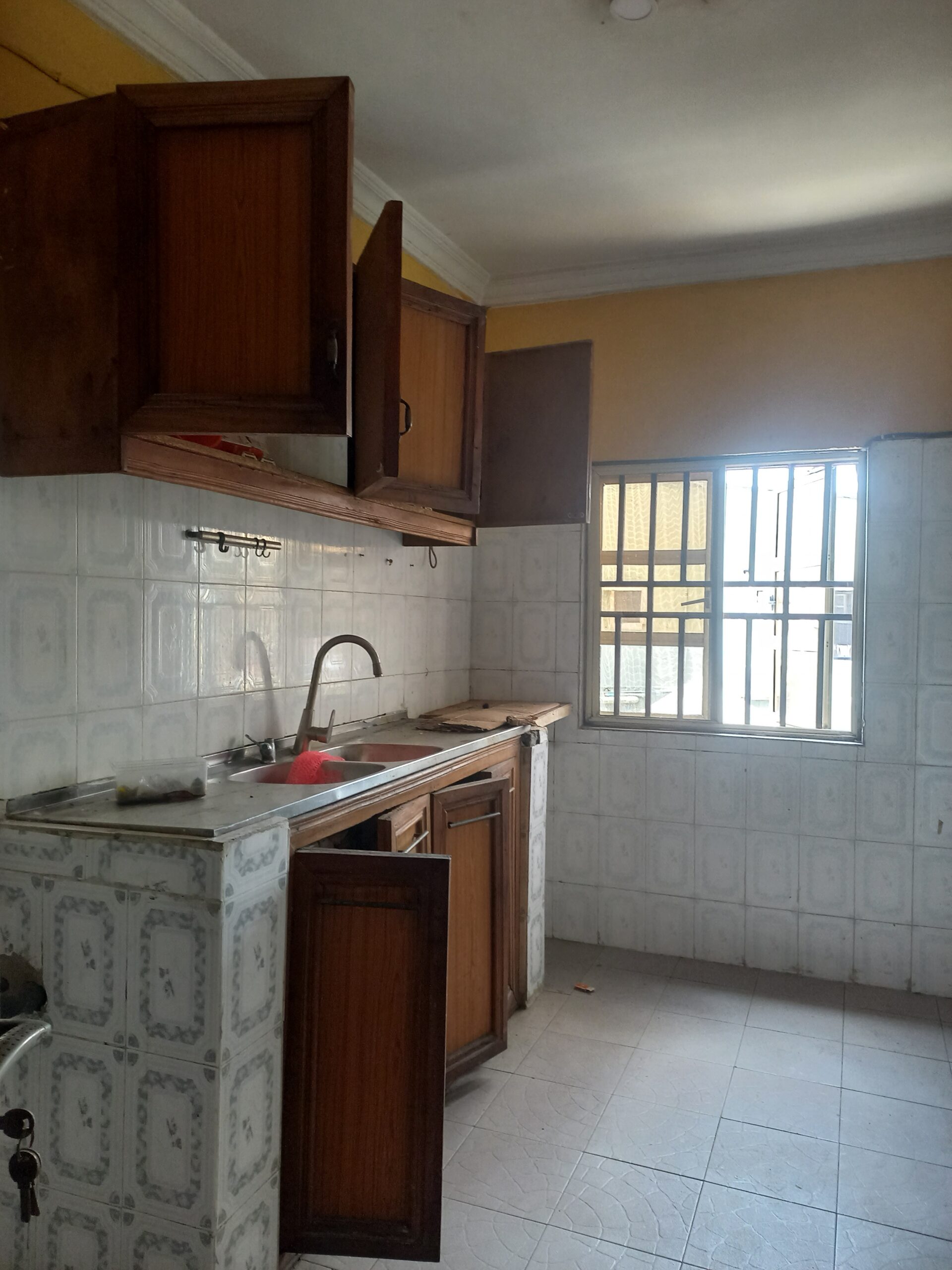Spacious 700k Shared apartment in a 3bedroom igbo efon.