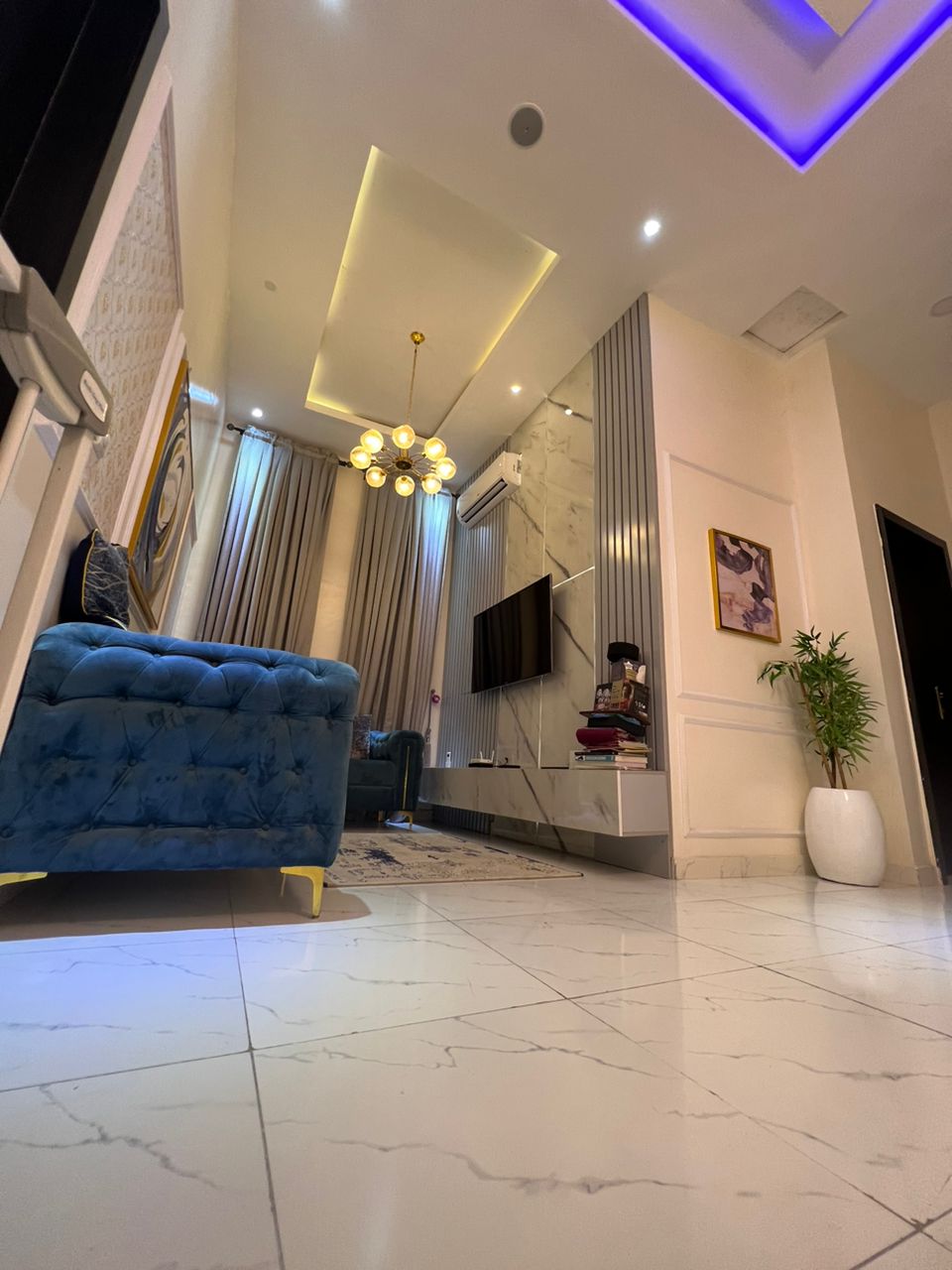 MONTHLY & DAILY SHORT-STAY ROOMS IN A LUXURIOUSLY 4BED DUPLEX IN A SECURED ESTATE (CALL 08139209392)