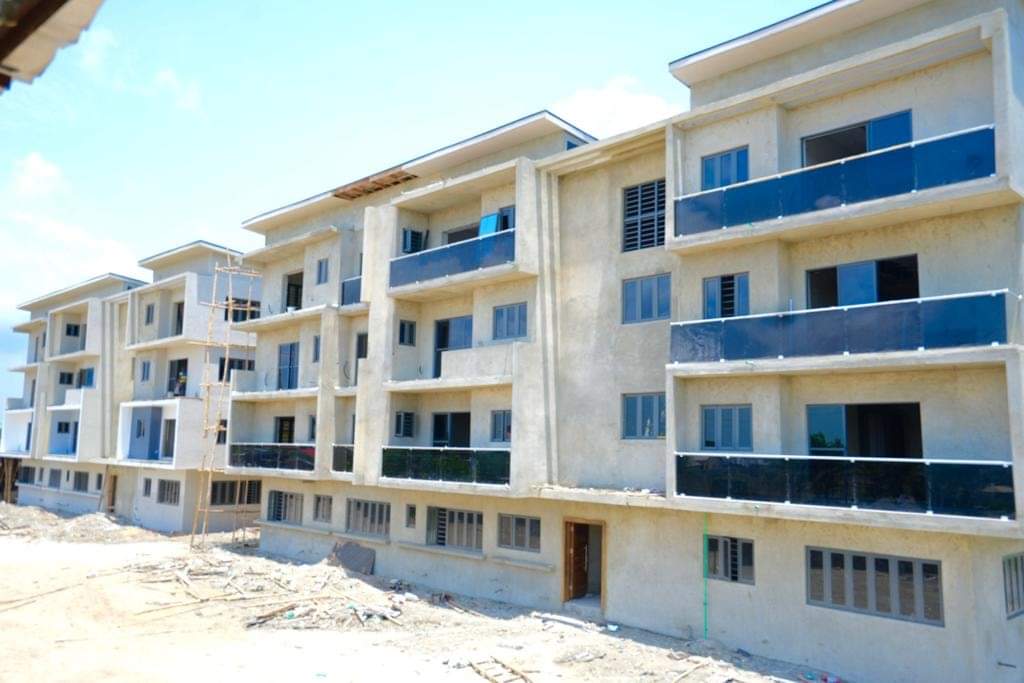LUXURY 1, 2, AND 3 BEDROOM SPACIOUS APARTMENT ALL ROOMS ENSUIT IN A BUILT UP NEIGHBORHOOD IN ABIJO GRA LEKKI LAGOS
