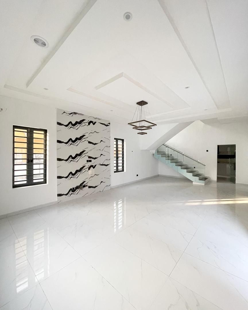 LUXURY 4 BEDROOM FULLY DETACHED DUPLEX