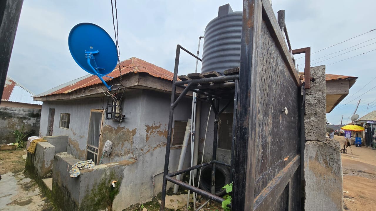 2 bedroom and parlour bungalow with 2 bathroom & toilet at Lugbe Across (Call 09057329828)