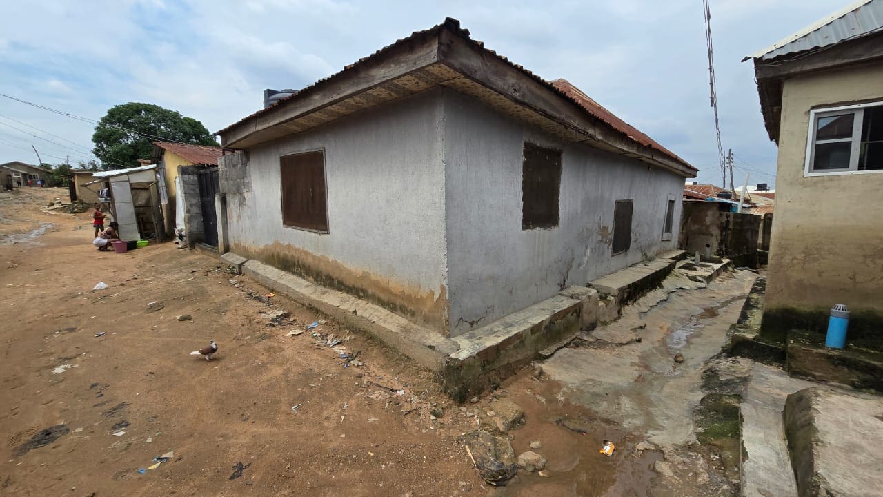 2 bedroom and parlour bungalow with 2 bathroom & toilet at Lugbe Across (Call 09057329828)