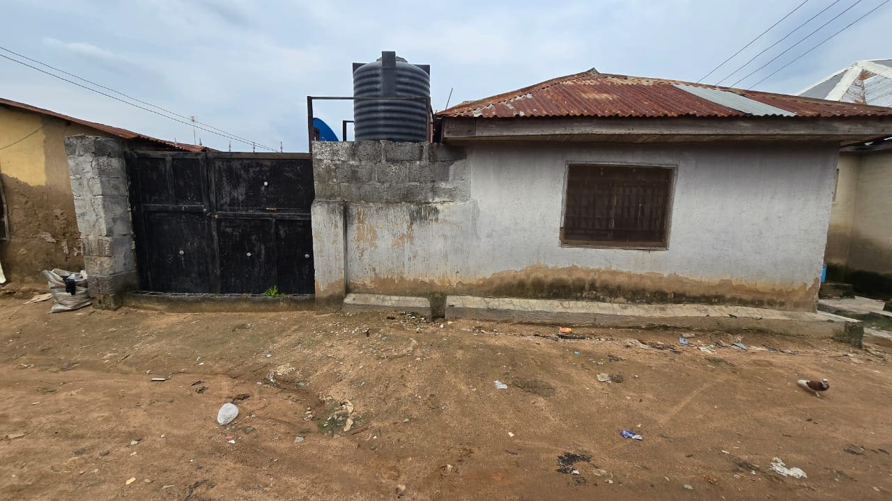 2 bedroom and parlour bungalow with 2 bathroom & toilet at Lugbe Across (Call 09057329828)