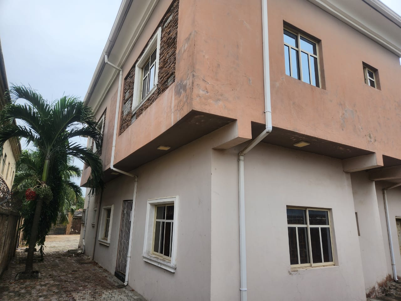 Spacious 6 Bedroom Duplex With Wide Parking Space – Call 08025823573