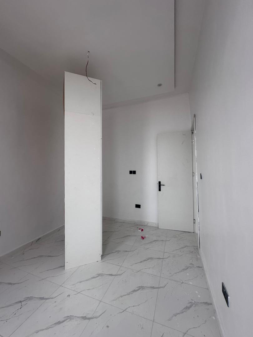 WELL POSITIONED 4 BEDROOM FULLY DETACHED DUPLEX WITH BQ